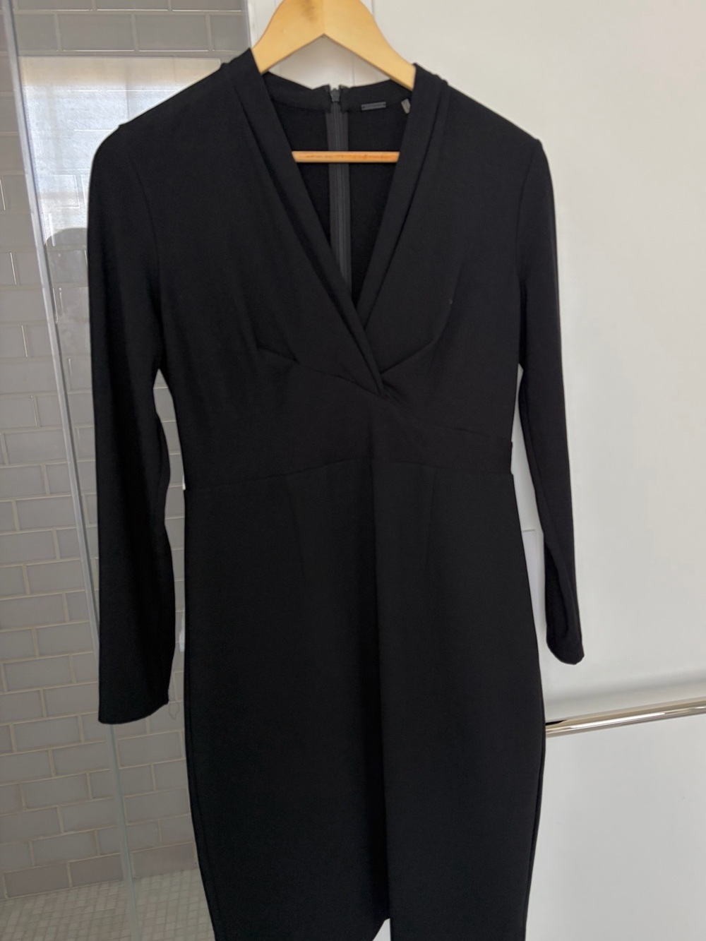 Elie Tahari V-Neck Long Sleeve Dress